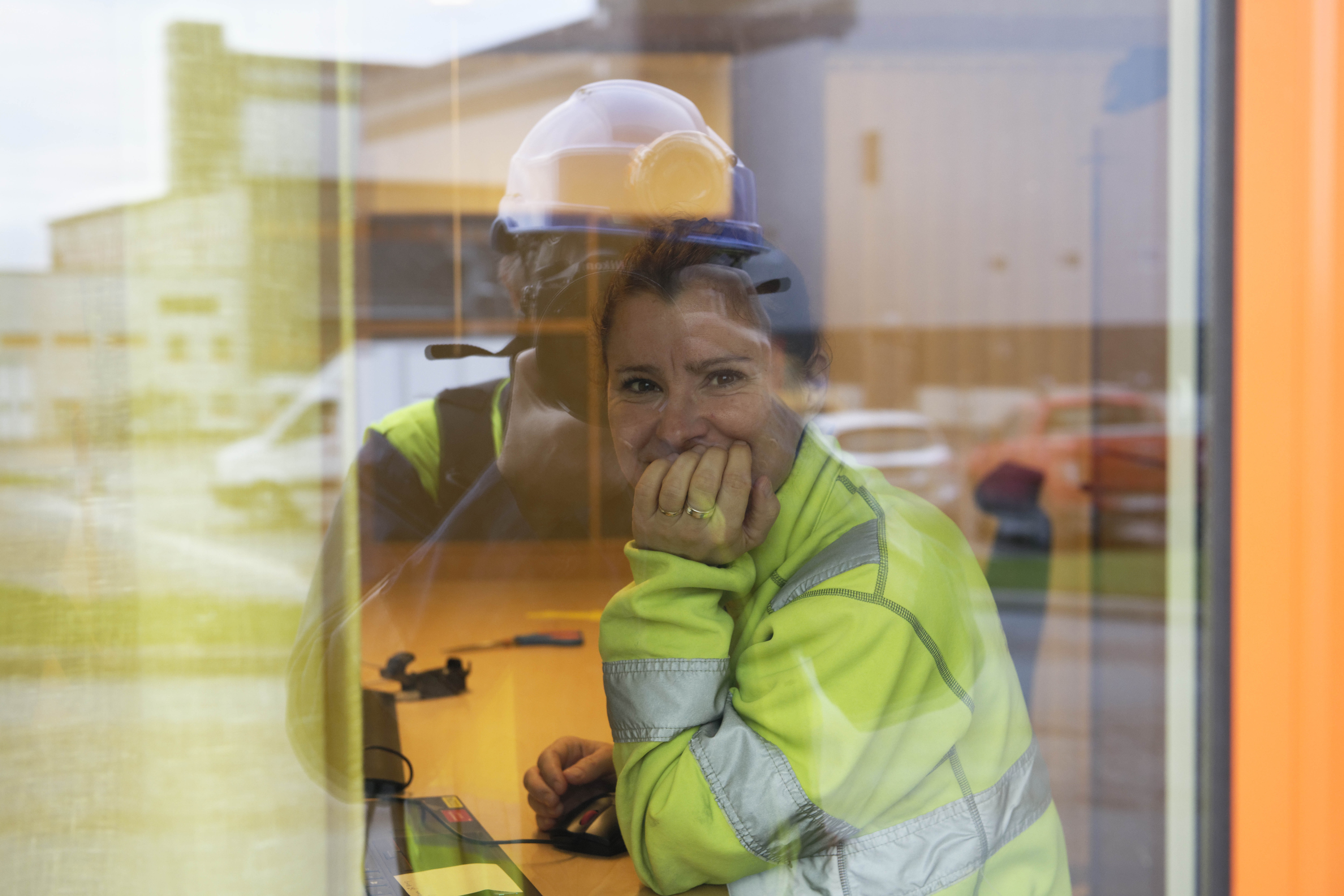 Redusert arbeidstid og mer fleksible arbeidstidsordninger kan være til fordel for økonomier, bedrifter og arbeidere. Bildet viser en kontoroperatør ved Garpenberggruven i Sverige, som er en av verdens mest moderne gruver, og Sveriges eldste gruveområde som ennå er i drift. Foto: ILO/M. Crozet.